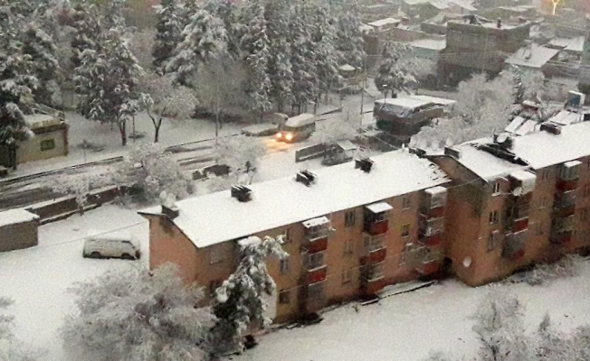 Gaziantepliler güne kar ile uyandı