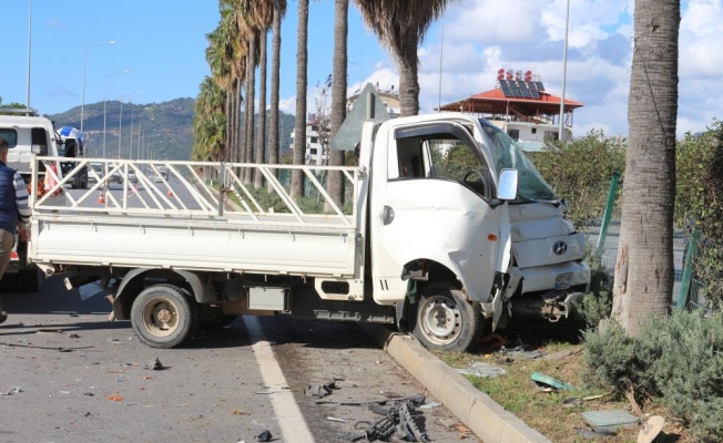 Gazipaşa'da otomobilin arkadan çarptığı kamyonetin sürücüsü hayatını kaybetti