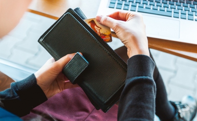 Haftasonu sokağa çıkılmayınca kartlı alışveriş hız kesti