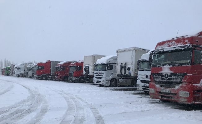 Iğdır-Doğubayazıt yolu ağır tonajlı araç trafiğine kapatıldı