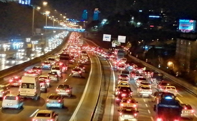 İstanbul’da kısıtlamaya dakikalar kala trafik yoğunluğu