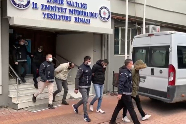 İzmir’de yabancı uyruklu kadınları fuhuşa zorlayan 6 zanlı tutuklandı