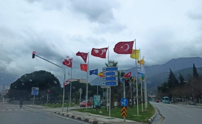Manisa Büyükşehir Belediyesinden bayrak hassasiyeti