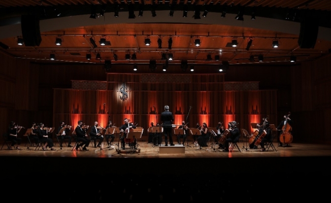 Milli Reasürans Oda Orkestrası Çağ Erçağ’a eşlik ediyor