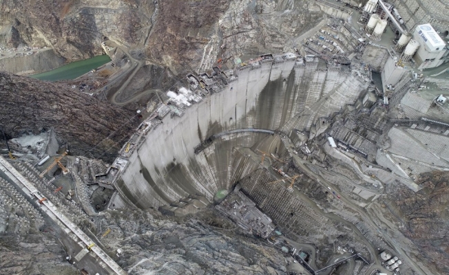 Yusufeli Barajı gövde beton çalışmasında son 4 metreye girildi