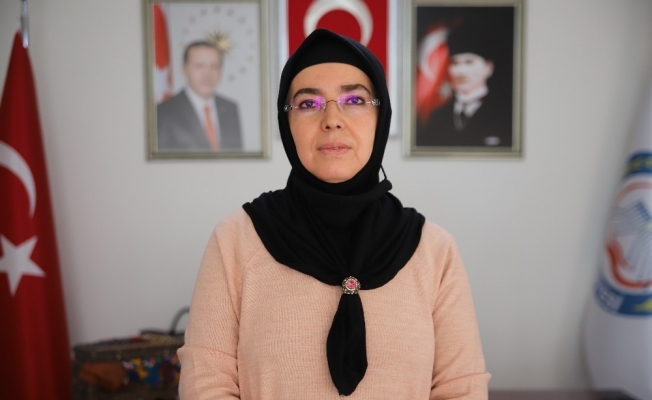 28 Şubat mağduru, Türkiye’nin ilk başörtülü başkanı, iki dönemdir hizmet ediyor