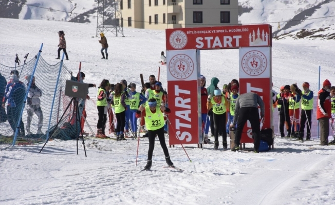 320 kayakçının katıldığı kayaklı koşu yarışları sona erdi