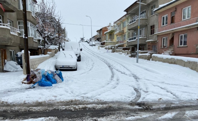Afyonkarahisar’da bir çok mahallede kar esareti yaşanıyor
