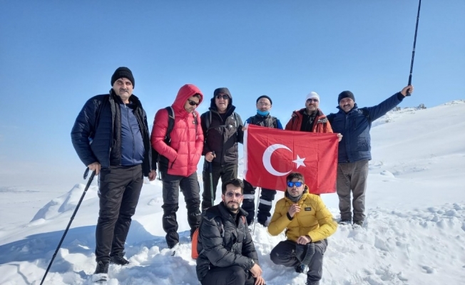 Ağrılı dağcılar Bubi Dağına kış tırmanışı yaptı