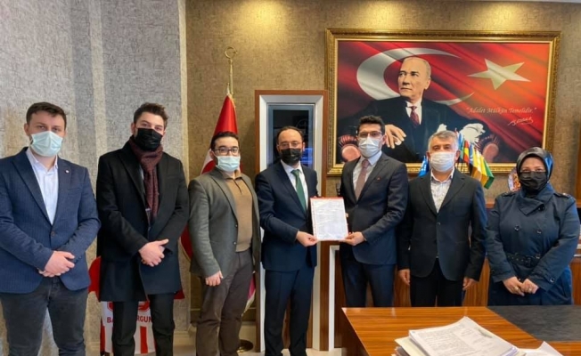 AK Parti İl Başkanı Kemikkıran, mazbatasını aldı