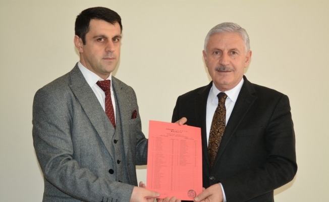 AK Parti’li Özbek mazbatasını aldı