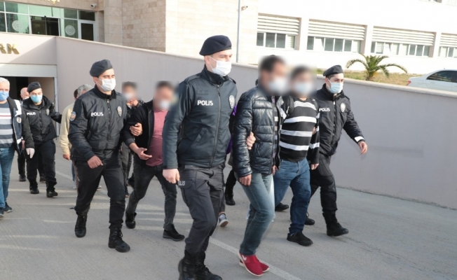 Antalya’da aranan 32 şüpheli yakalandı