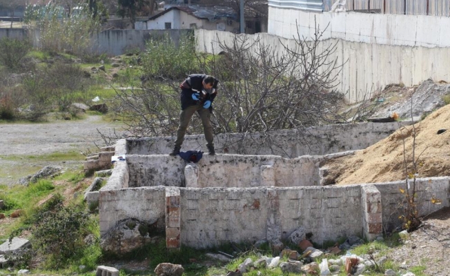 Antalya’da etrafı duvarlarla örülü boş arazide erkek cesedi bulundu
