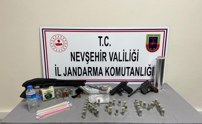 Avanos’ta uyuşturucu tacirinin evinde adeta cephanelik ele geçirildi