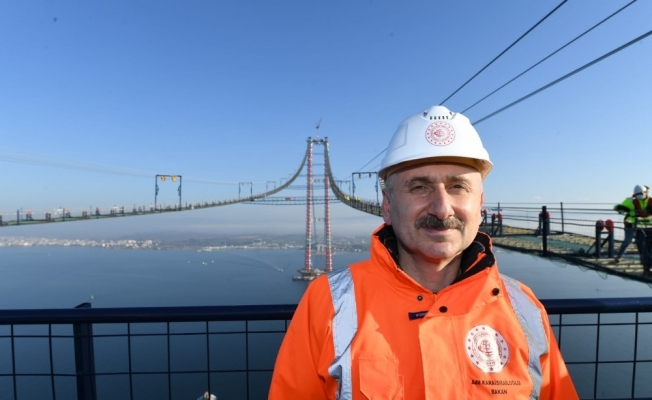 Bakan Karaismailoğlu, 1915 Çanakkale Köprüsü kedi yolunda yürüyerek Asya’dan Avrupa’ya geçti