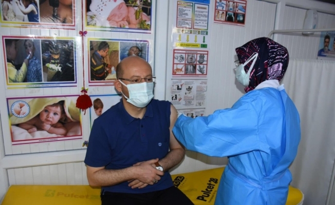 Başkan Özcan korona virüs aşısı oldu