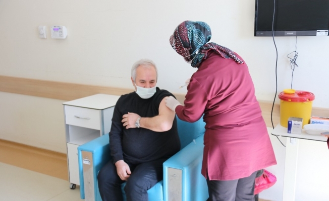 Başkan Özgan korona virüs aşısı oldu