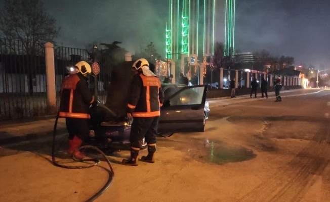 Başkent’te  seyir halindeki otomobil alev aldı