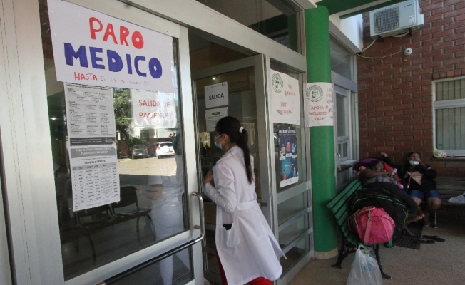 Bolivya’da doktor grevine destek gösterilerinde çok sayıda kişi yaralandı