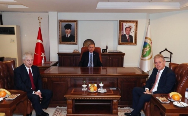 Cumhurbaşkanı Erdoğan, İZTO ve EBSO başkanları ile görüştü