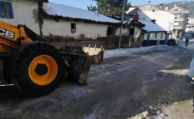 Dodurga’da cadde ve sokaklar kardan temizlendi