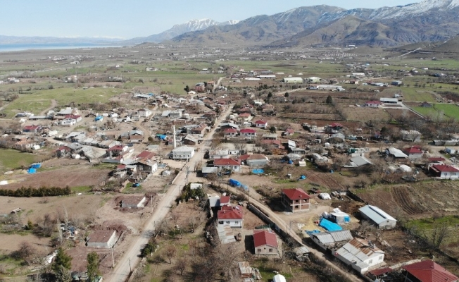 Elazığ’da karantinaya alınan mahalle havadan görüntülendi