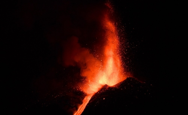 Etna Yanardağı, son bir haftada 6 kez faaliyete geçti