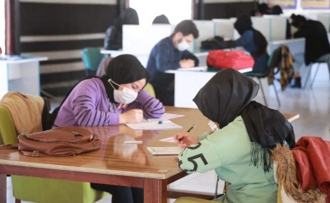 Eyyübiy’de öğrencilere eğitim desteği