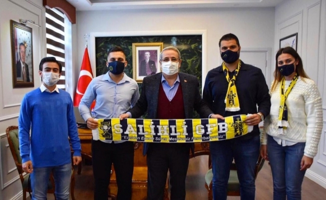 Genç Fenerbahçelilerden Kaymakam Sağlam’a ve Kızılay’a ziyaret