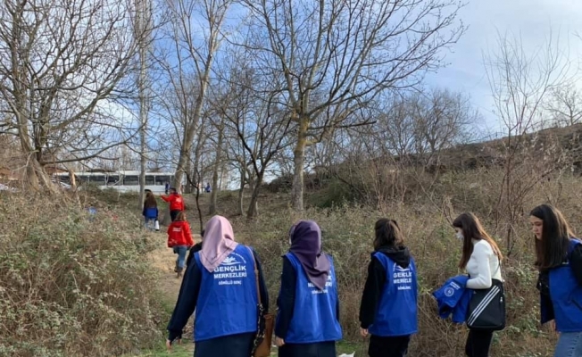 Gençlik Merkezi Gönüllü Gençlerle birlikte doğa yürüyüşü düzenledi
