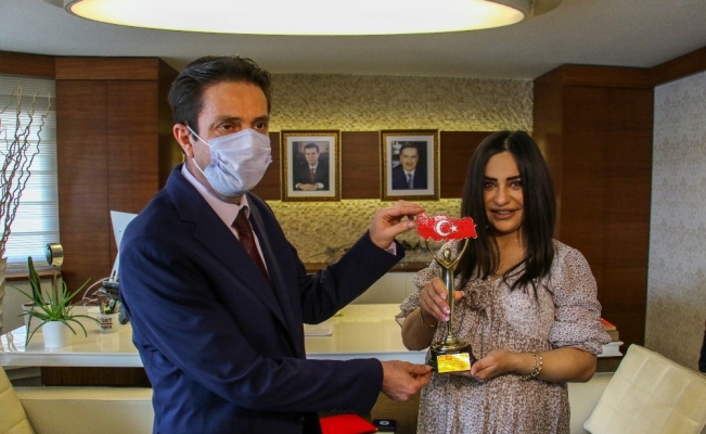 İhlas Medya Ankara Temsilcisi Batuhan Yaşar’a “Yılın Medya Yöneticisi” ödülü