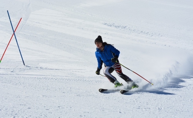 Isparta’da 92 kayakçı Valilik Kupası’nda kıyasıya yarıştı