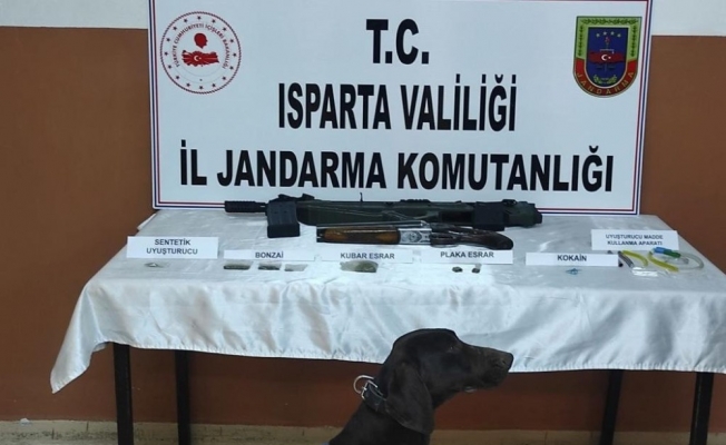 Isparta’da gençlere uyuşturucu satan zehir taciri yakalandı