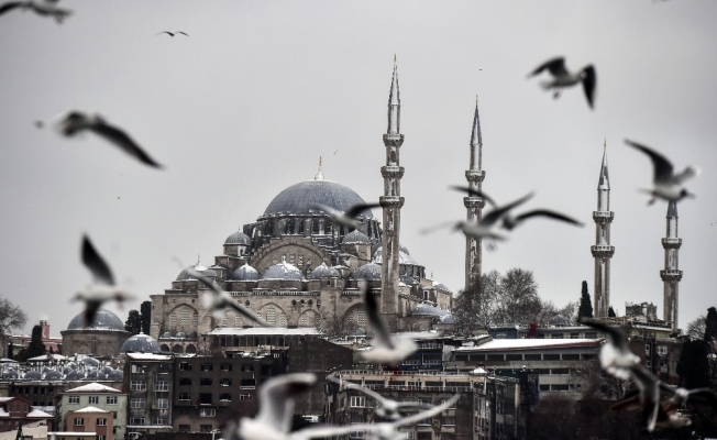 İstanbul beyaza büründü, kartpostallık manzaralar oluştu