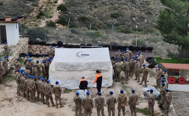 Jandarma personeline çadır kurma eğitimi