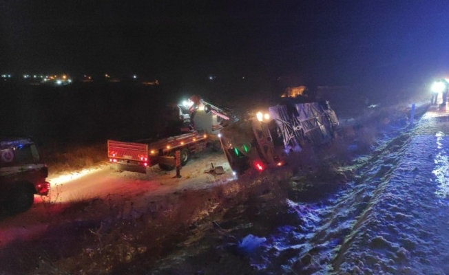 Konya’da otobüs, otomobil ve tır karıştığı zincirleme kaza: 5 ölü, 35 yaralı