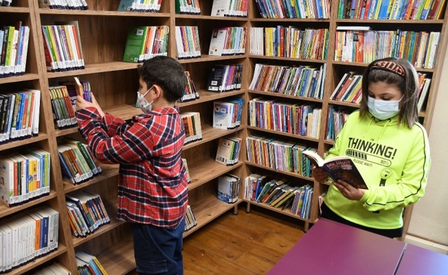 Kuşadası’nda çocuk kütüphanesi açıldı