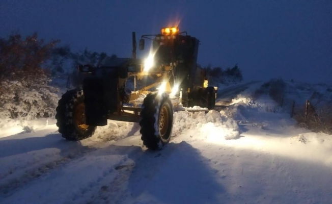 Manisa’da karla mücadele çalışmaları aralıksız sürüyor