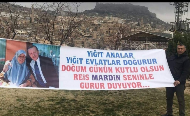 Mardin’de esnaf Cumhurbaşkanı Erdoğan’ın doğum gününü pankart açarak kutladı