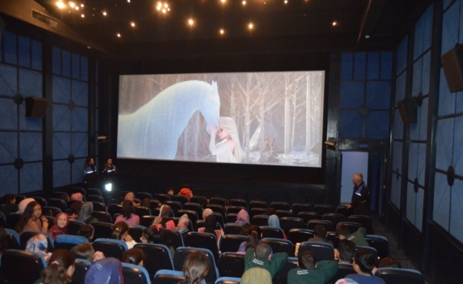 Mart ayında açılması hedeflenen sinema salonlarında tarih ertelendi