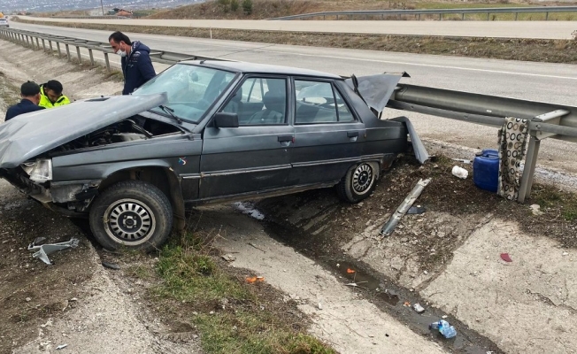 Otomobil su kanalına devrildi: 1 yaralı