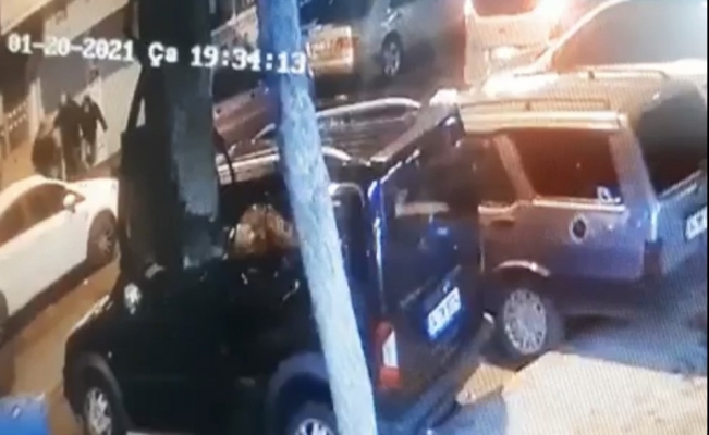 (Özel) İstanbul’un göbeğinde silahlı saldırı: Yaralı genç can havliyle böyle kaçtı