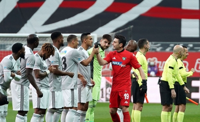 Süper Lig: Beşiktaş: 3 - Y. Denizlispor: 0 (İlk yarı)
