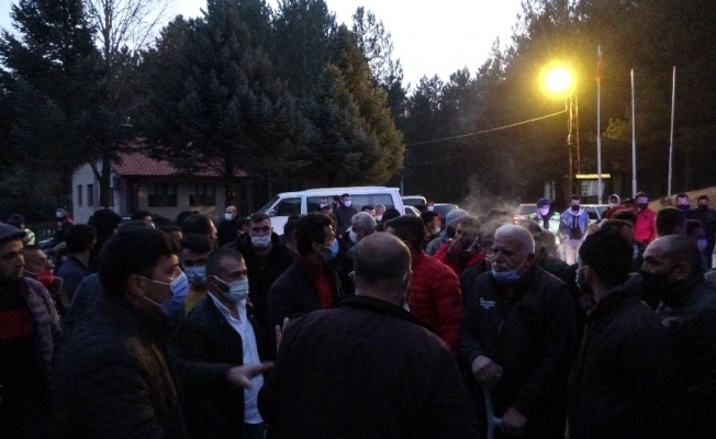 Taciz iddiasını duyan köylüler toplandı, kalabalığı jandarma dağıttı