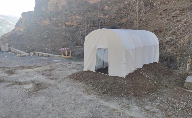 Uludere’de sokak hayvanları için çadır kulübeler kuruldu