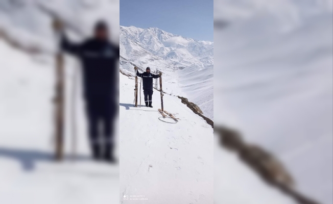 VEDAŞ ekipleri tahta kayaklarla arızaları gideriyor