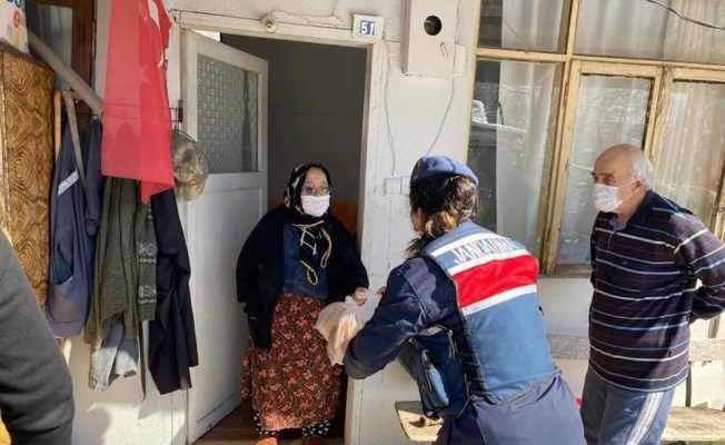 Yaşlıların ihtiyaçlarını jandarma karşılıyor