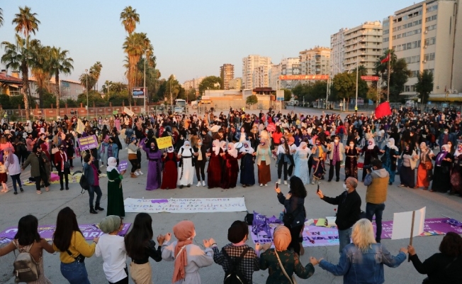 Adana’da kadınlardan yürüyüş