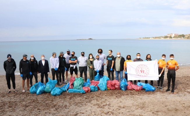 Amerikalı sporcular Alanya’da sahil ve doğa temizliği yaptı