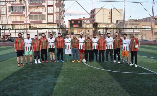 Başkan Beyoğlu, gençlerin futbol maçı davetini yerine getirdi